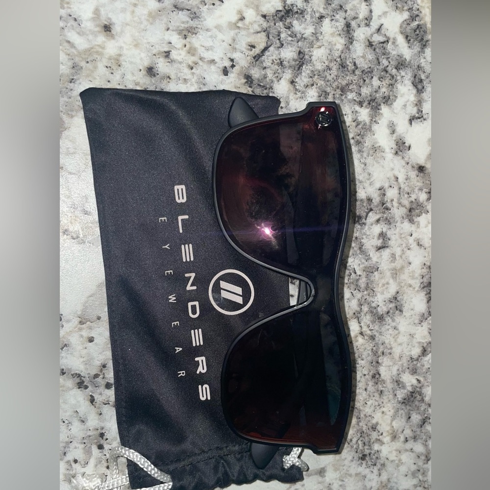 blender glasses.  perfect no scratches. never worn.